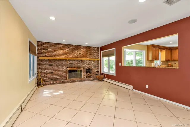 $1,700,000 | 8 Lisa Drive, Dix Hills, NY 11746