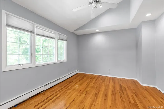 $1,700,000 | 8 Lisa Drive, Dix Hills, NY 11746