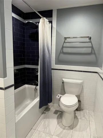 $1,700,000 | 8 Lisa Drive, Dix Hills, NY 11746