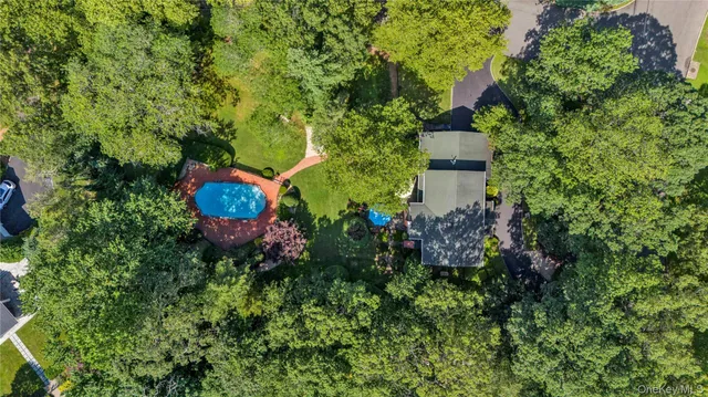 $1,700,000 | 8 Lisa Drive, Dix Hills, NY 11746