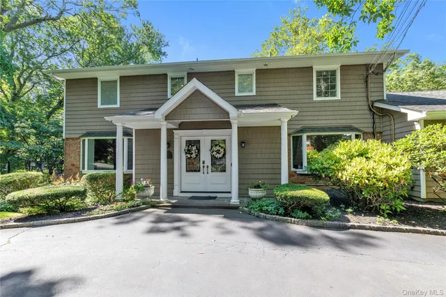 $1,700,000 | 8 Lisa Drive, Dix Hills, NY 11746