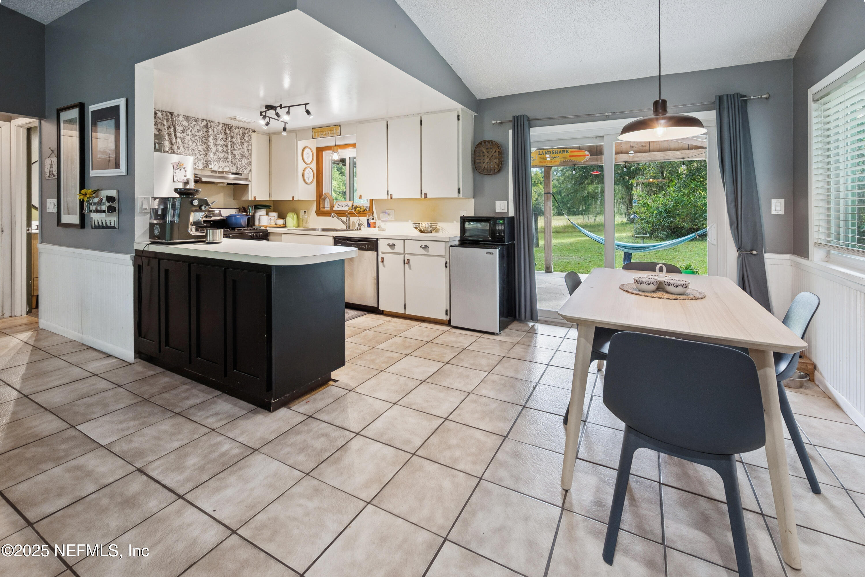 18311 Northeast 21 Street Gainesville, FL 32609 - Photo 21 of 80 18311 NE 21st St-54