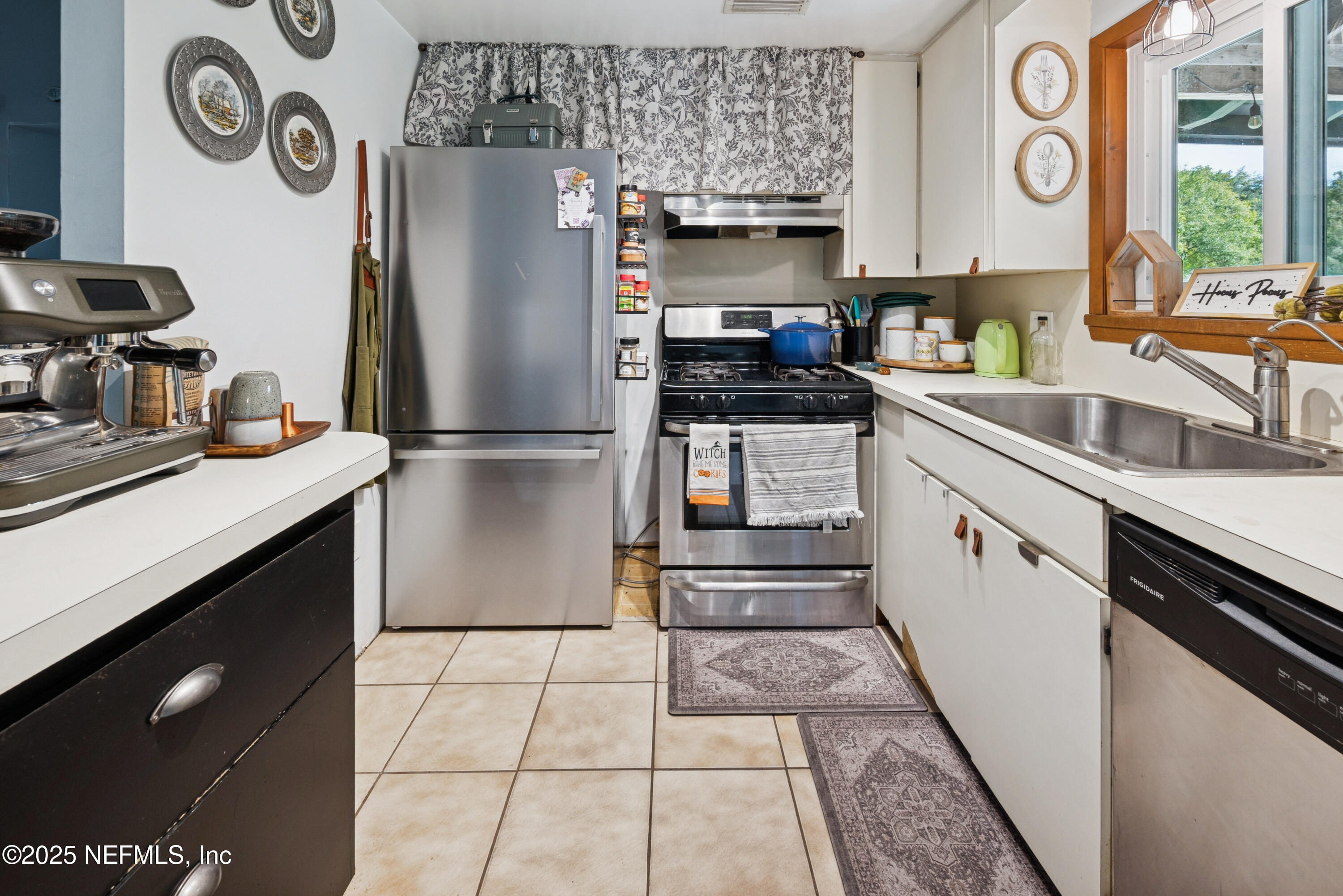 18311 Northeast 21 Street Gainesville, FL 32609 - Photo 24 of 80 a kitchen with a refrigerator and a sink