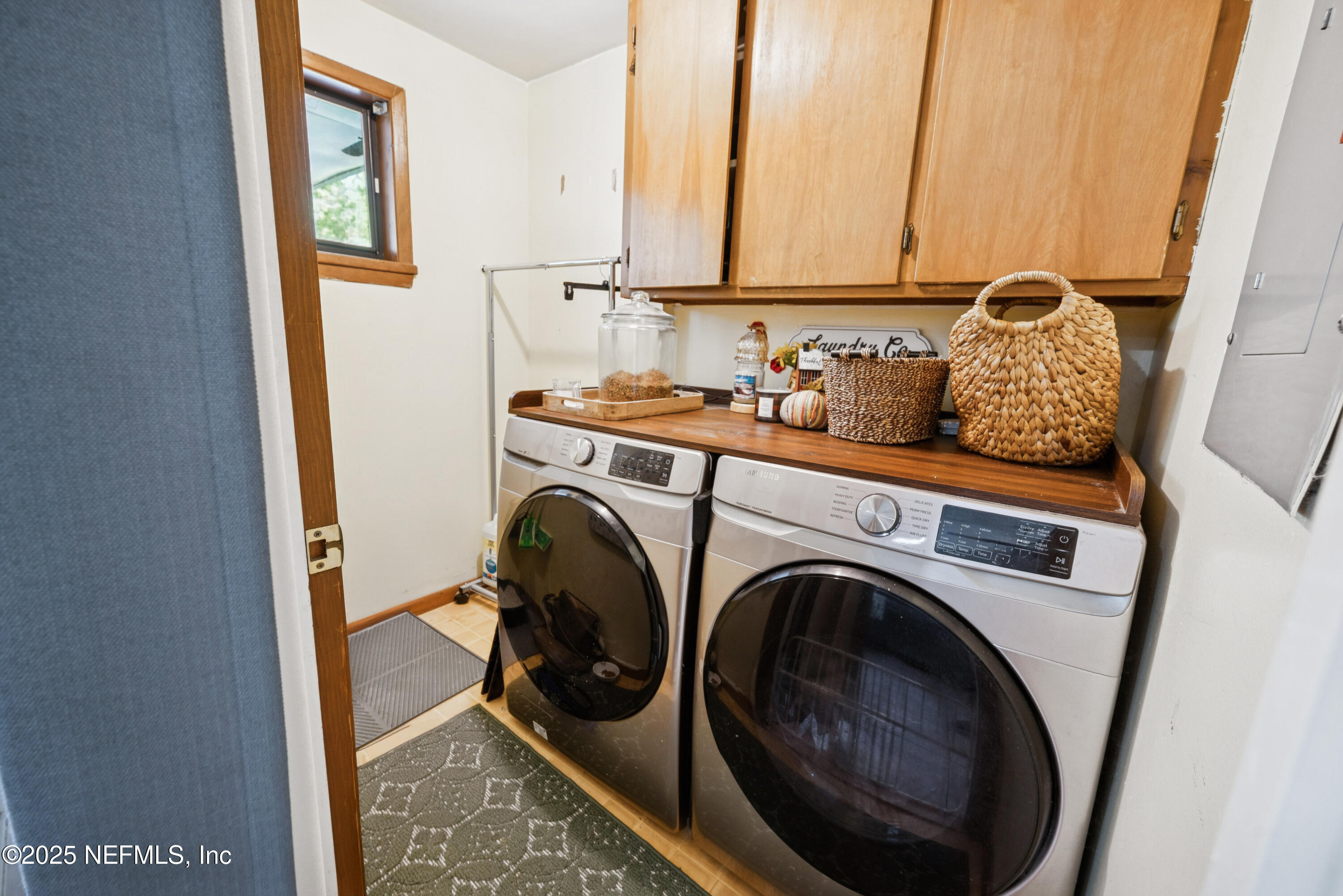 18311 Northeast 21 Street Gainesville, FL 32609 - Photo 46 of 80 a utility room with dryer and washer