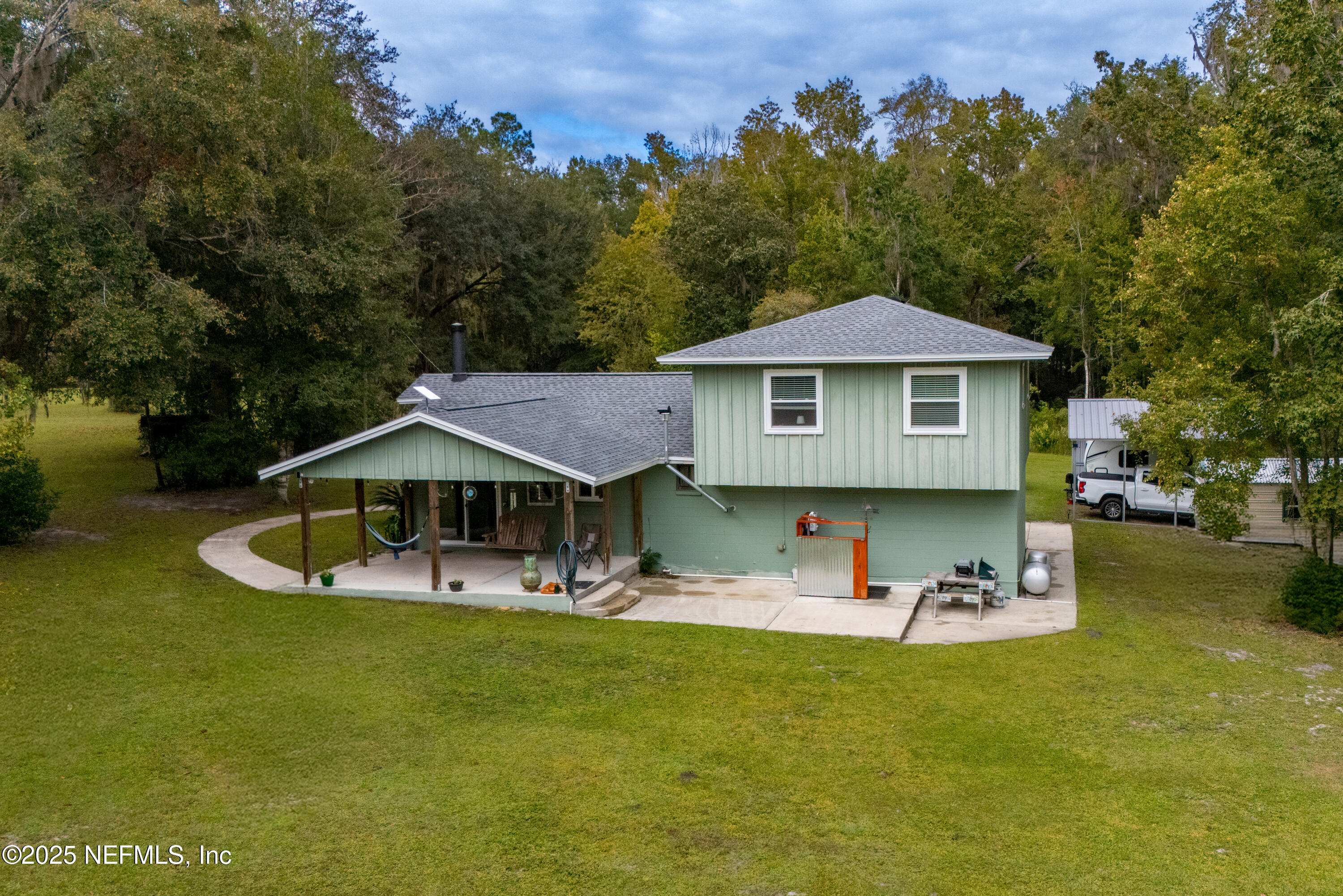 18311 Northeast 21 Street Gainesville, FL 32609 - Photo 47 of 80 a front view of a house with garden