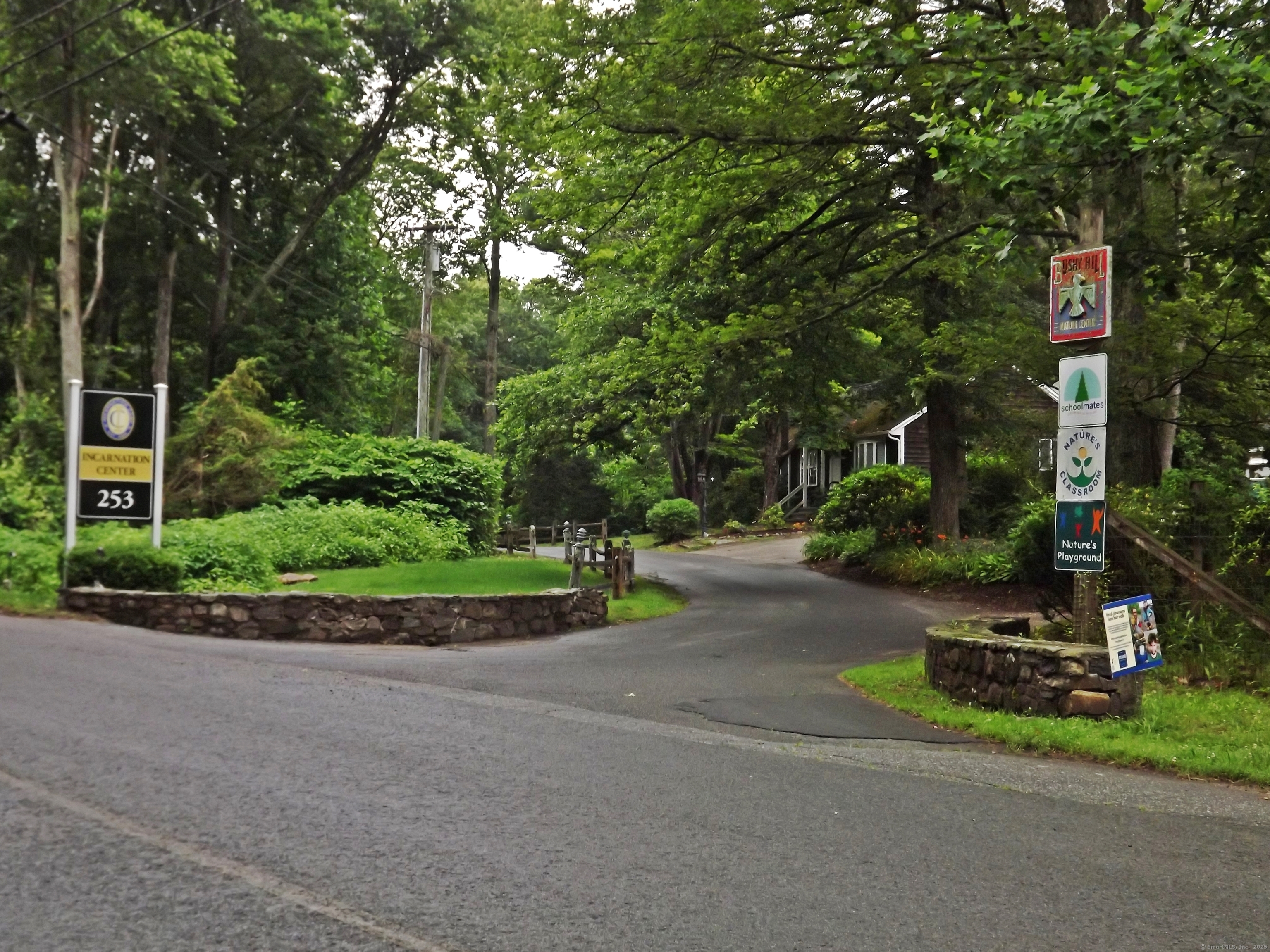 41 Bushy Hill Road Essex, CT 06442 - Photo 33 of 38 a view of a street with a house