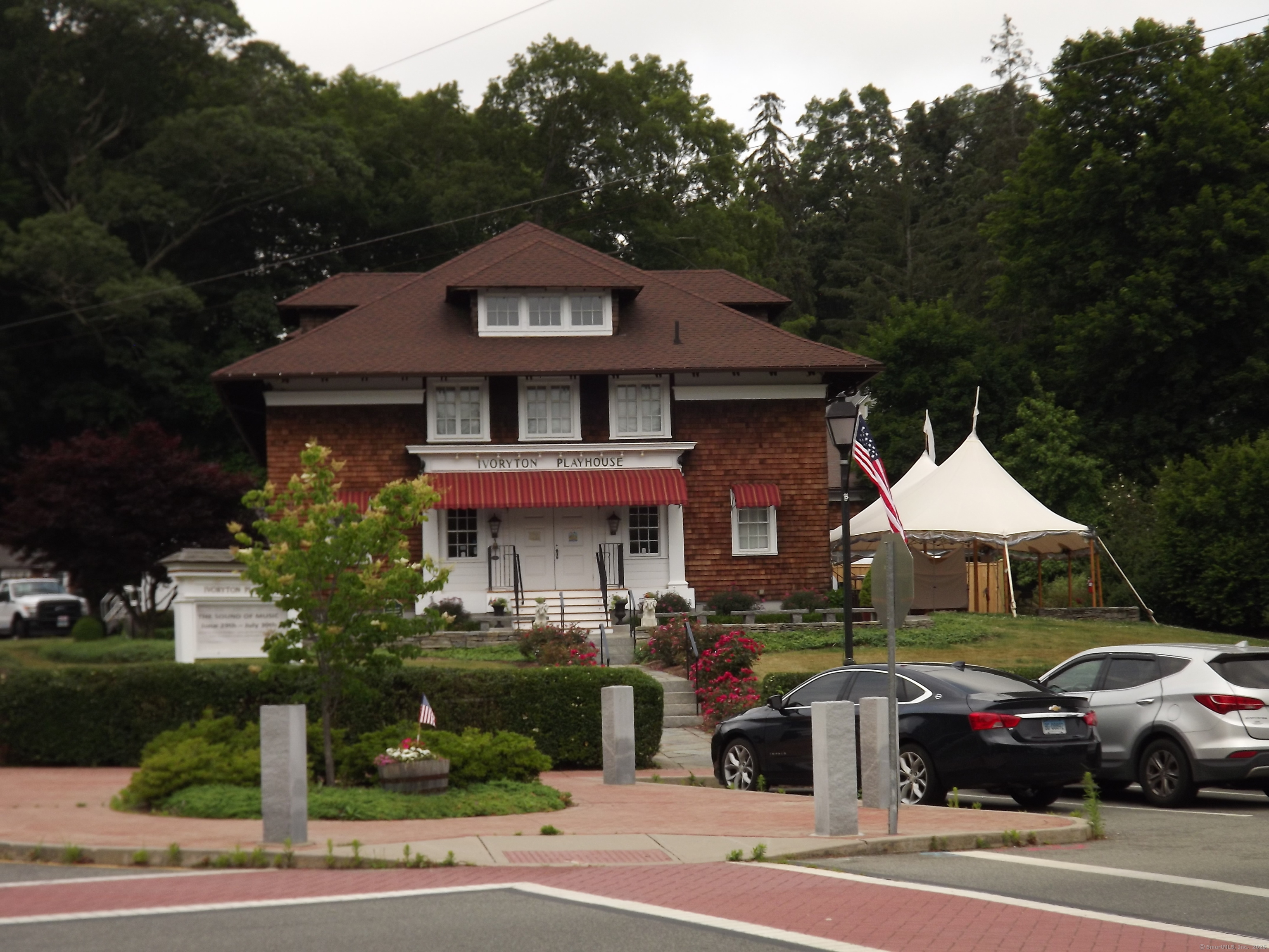 41 Bushy Hill Road Essex, CT 06442 - Photo 34 of 36 a front view of a house with a garden