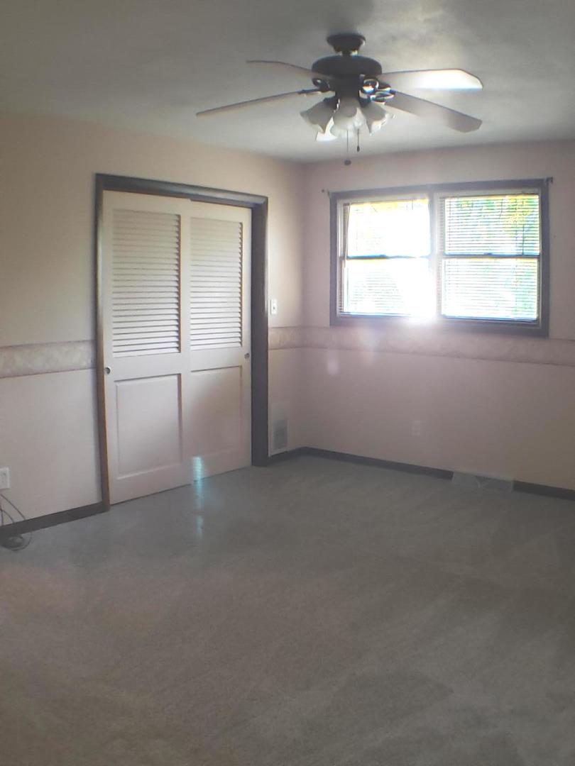 24805 Murphy Road Wilmington, IL 60481 - Photo 14 of 20 an empty room with windows and fan
