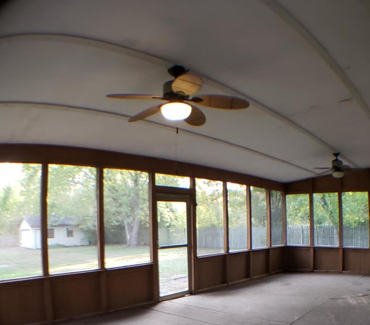 24805 Murphy Road Wilmington, IL 60481 - Photo 19 of 20 a view of an empty room and window