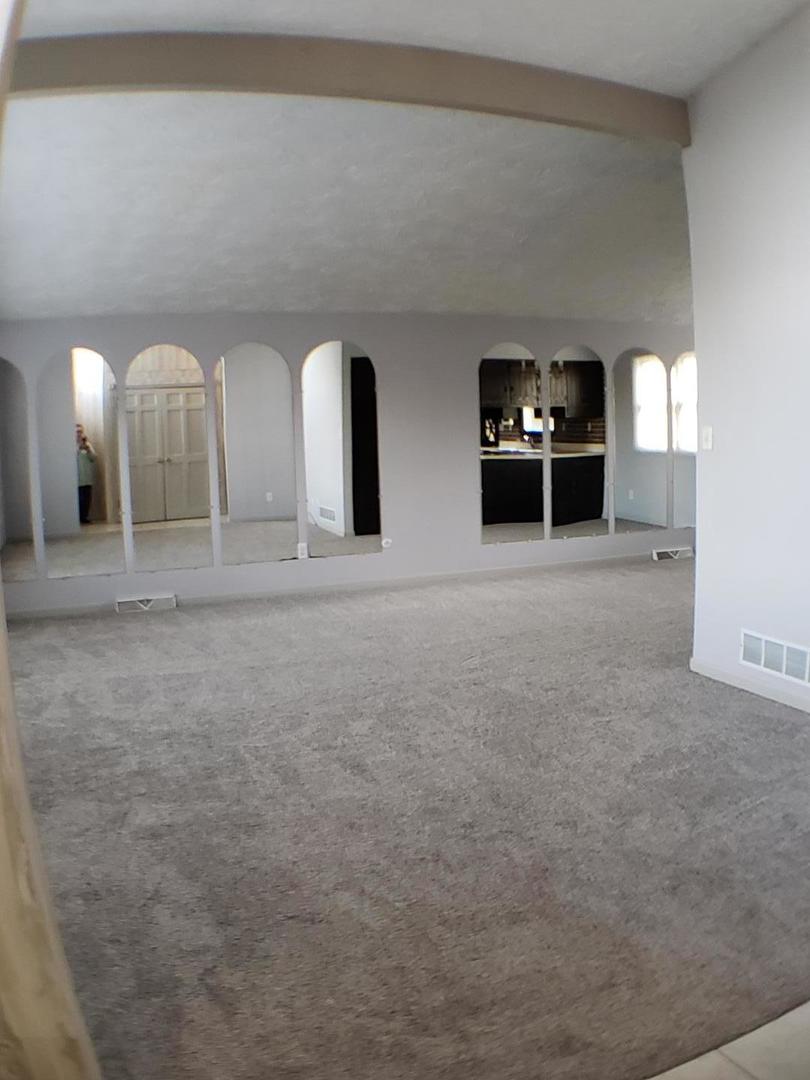 24805 Murphy Road Wilmington, IL 60481 - Photo 5 of 20 a view of an empty room