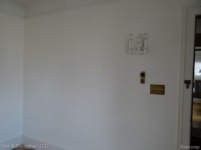 877 Nottingham Road Grosse Pointe, MI 48230 - Photo 21 of 23 upper lr 4.jpg