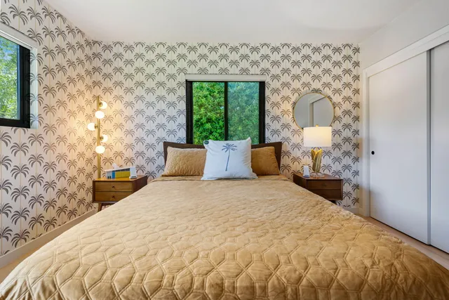 a view of a house with backyard and tree