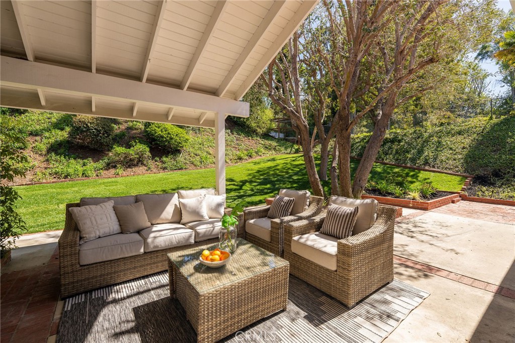 6 Peacock Lane Rolling Hills Estates, CA 90274 - Photo 4 of 38