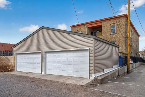 $1,900 | 722 Grand Avenue, Unit B, St. Paul, MN 55105