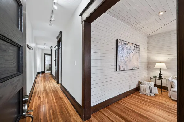 $1,900 | 722 Grand Avenue, Unit B, St. Paul, MN 55105