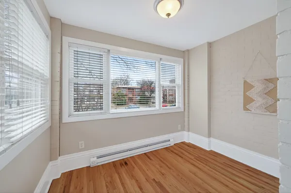 $1,900 | 722 Grand Avenue, Unit B, St. Paul, MN 55105