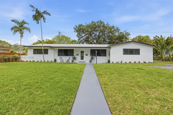 $3,700 | 11434 Southwest 81st Road, Unit 11434, Pinecrest, FL 33156