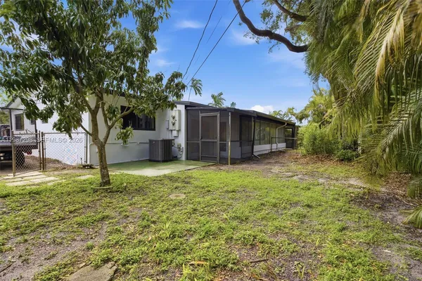 $3,700 | 11434 Southwest 81st Road, Unit 11434, Pinecrest, FL 33156