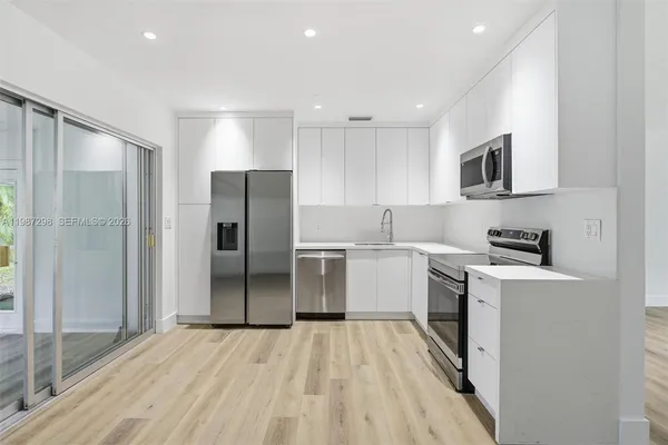 $3,700 | 11434 Southwest 81st Road, Unit 11434, Pinecrest, FL 33156