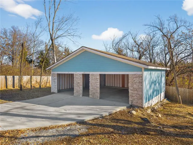 $350,000 | 2455 South 18th Street, Kansas City, KS 66106