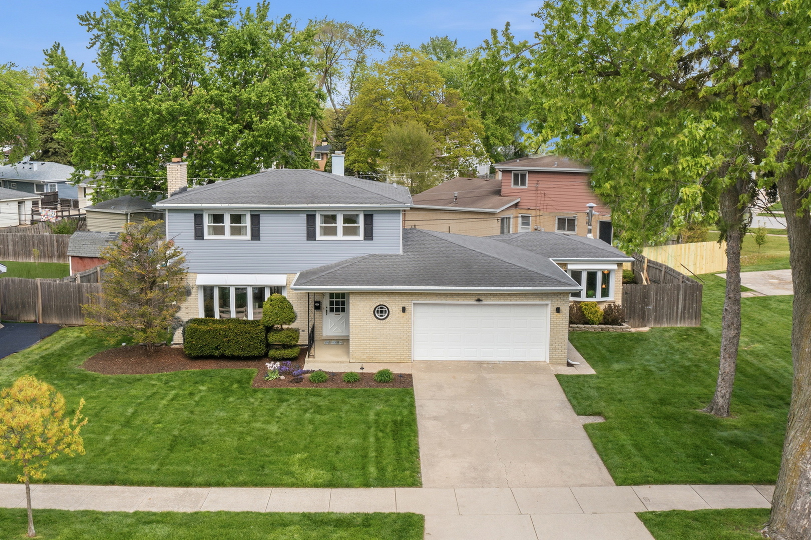 237 North Pioneer Drive Addison, IL 60101 - Photo 1 of 33