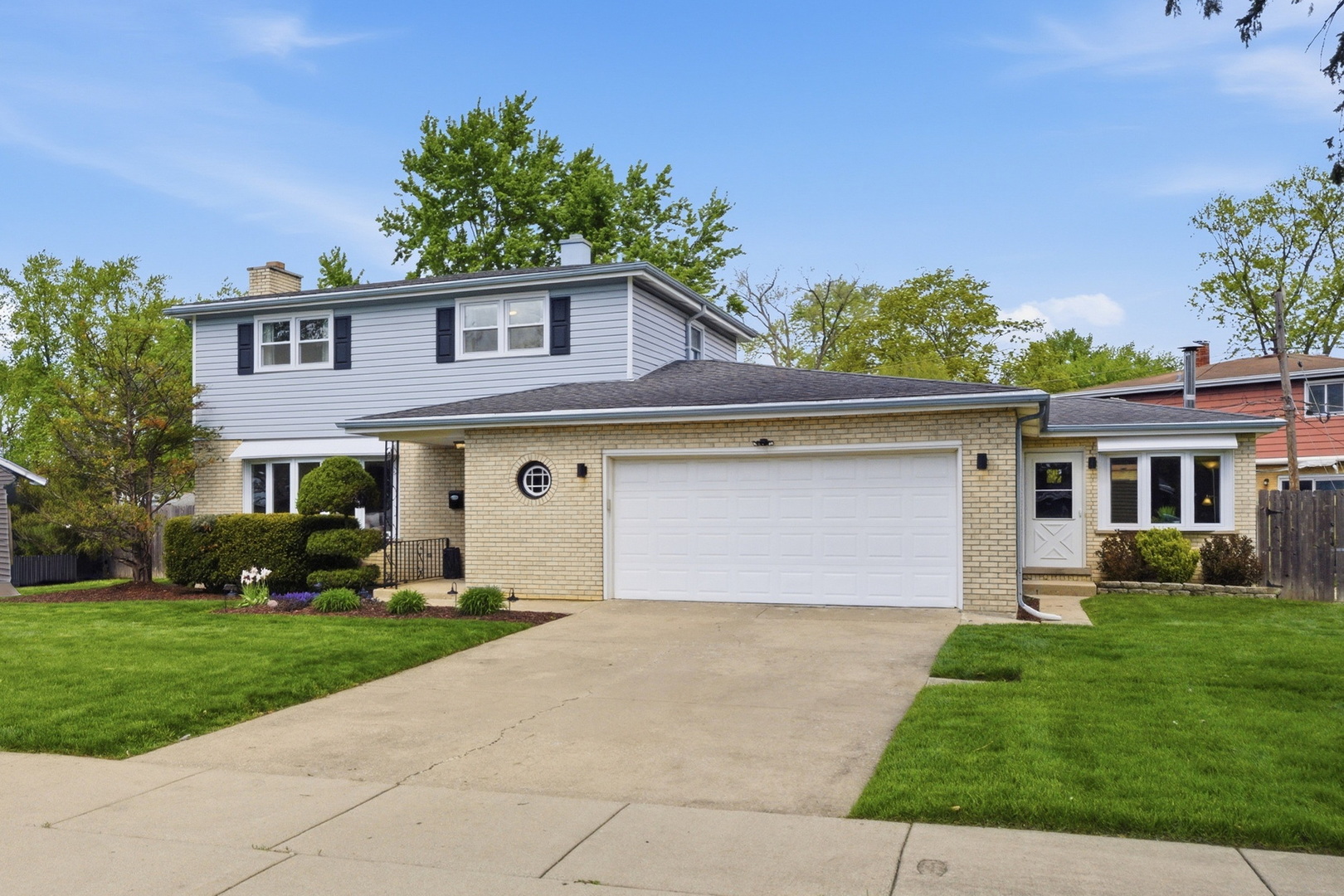 237 North Pioneer Drive Addison, IL 60101 - Photo 2 of 33