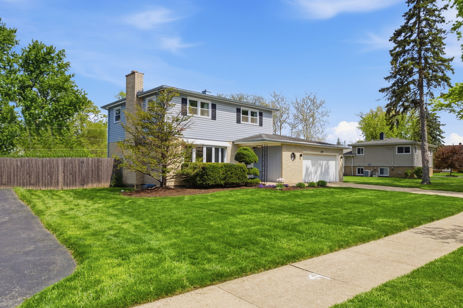237 North Pioneer Drive Addison, IL 60101 - Photo 3 of 33