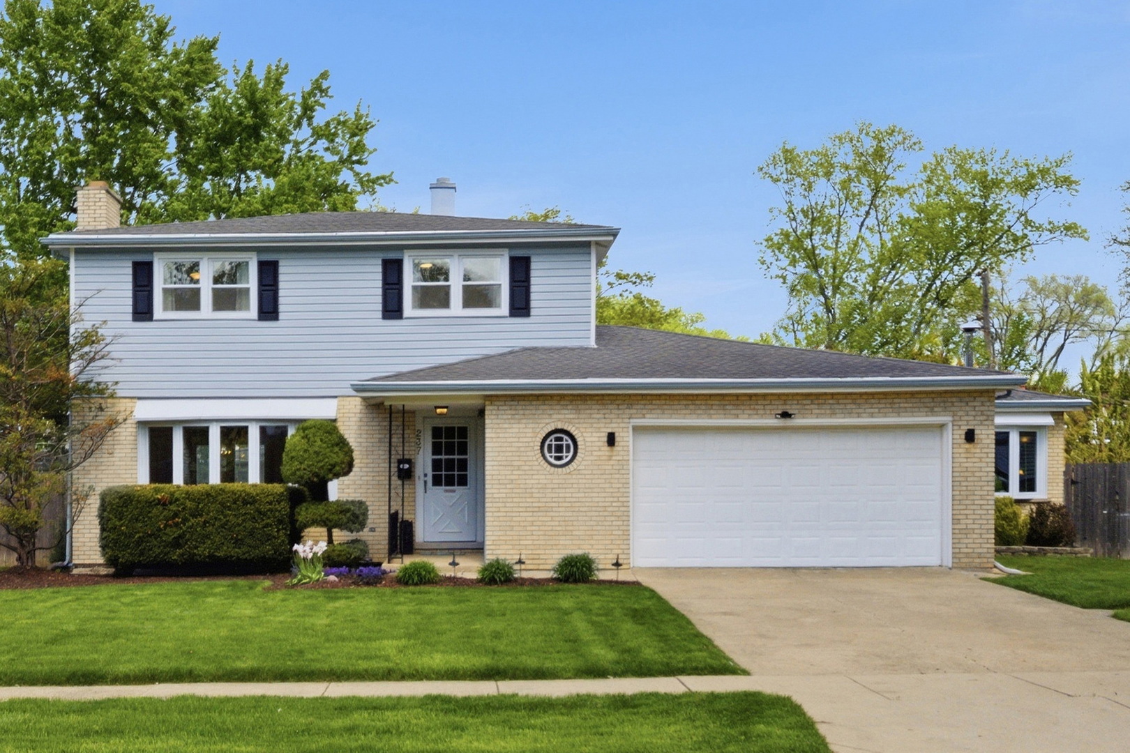 237 North Pioneer Drive Addison, IL 60101 - Photo 4 of 33