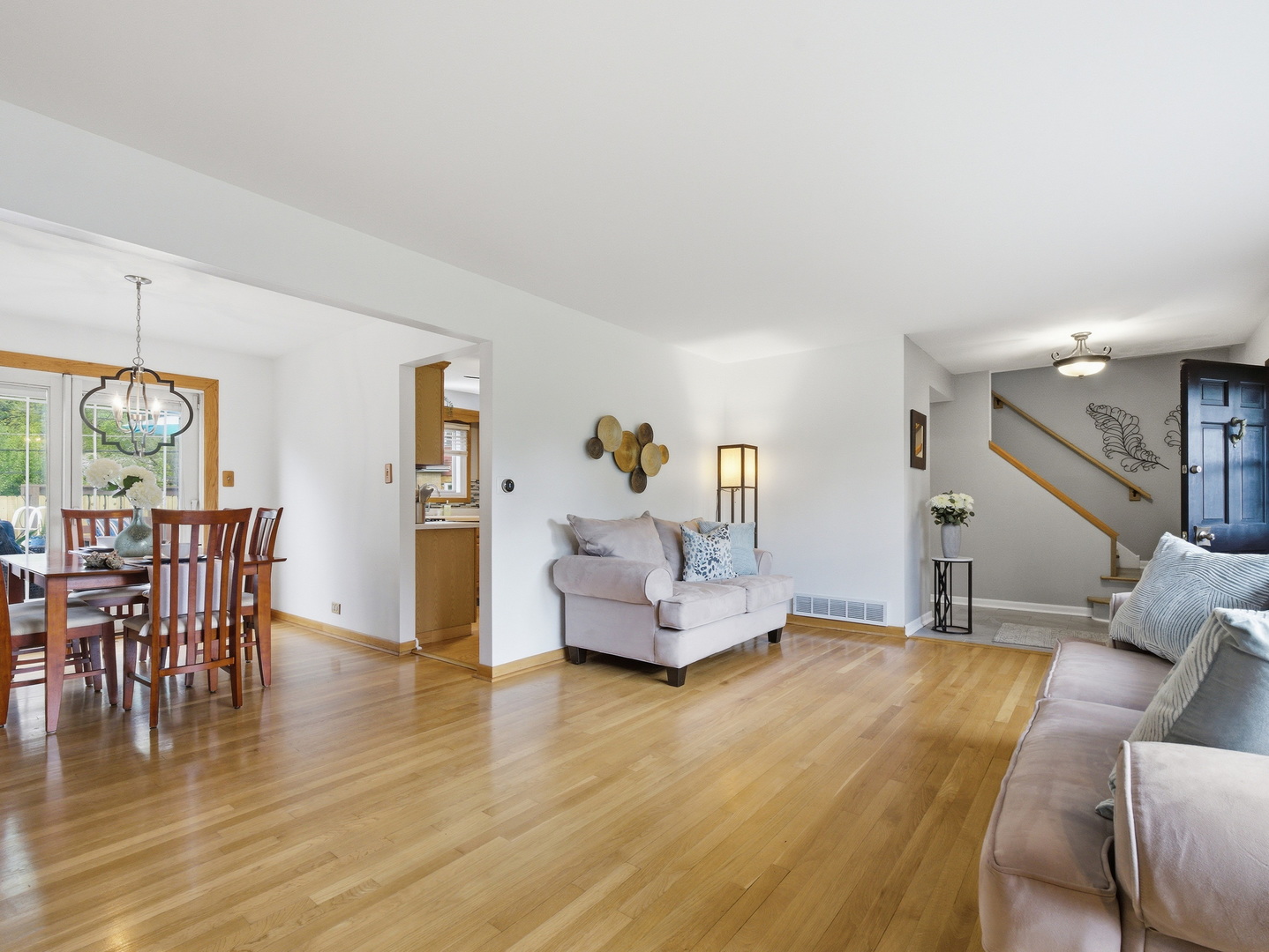 237 North Pioneer Drive Addison, IL 60101 - Photo 7 of 33