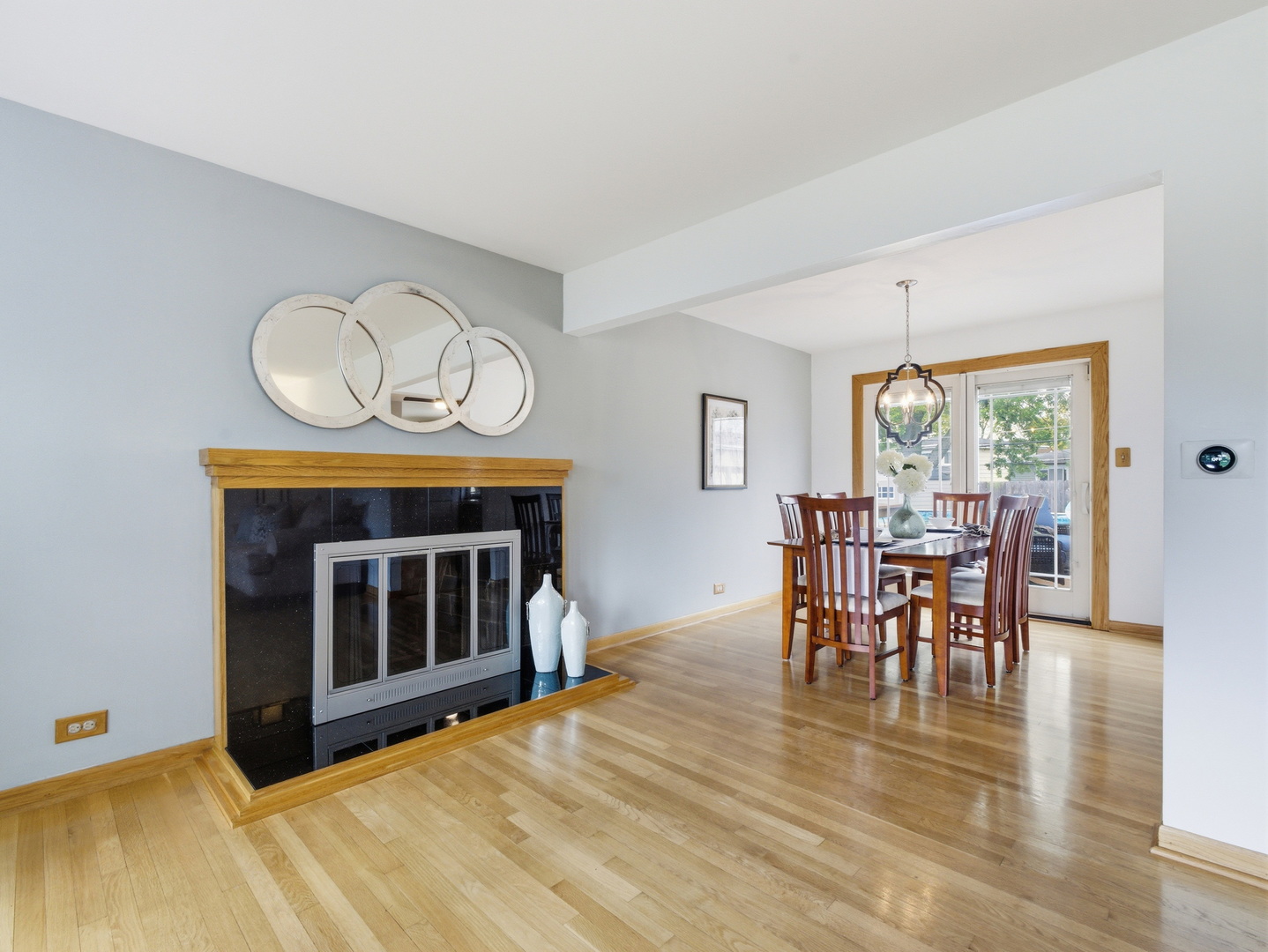237 North Pioneer Drive Addison, IL 60101 - Photo 8 of 33