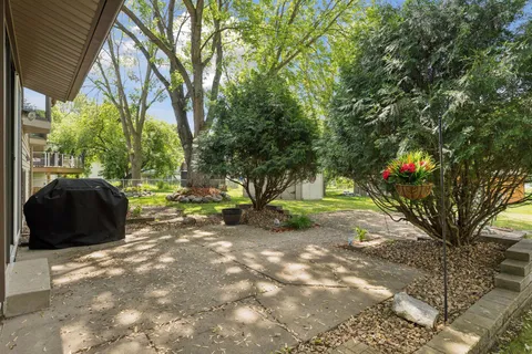 $425,000 | 9791 Ives Lane North, Maple Grove, MN 55369
