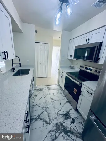 $2,900 | 244 South Reynolds Street, Unit 412, Alexandria, VA 22304