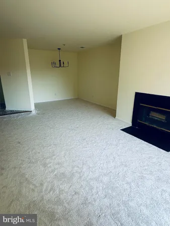 $2,900 | 244 South Reynolds Street, Unit 412, Alexandria, VA 22304