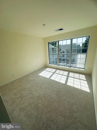 $2,900 | 244 South Reynolds Street, Unit 412, Alexandria, VA 22304