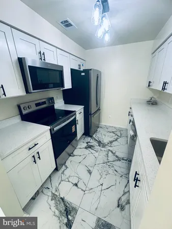$2,900 | 244 South Reynolds Street, Unit 412, Alexandria, VA 22304