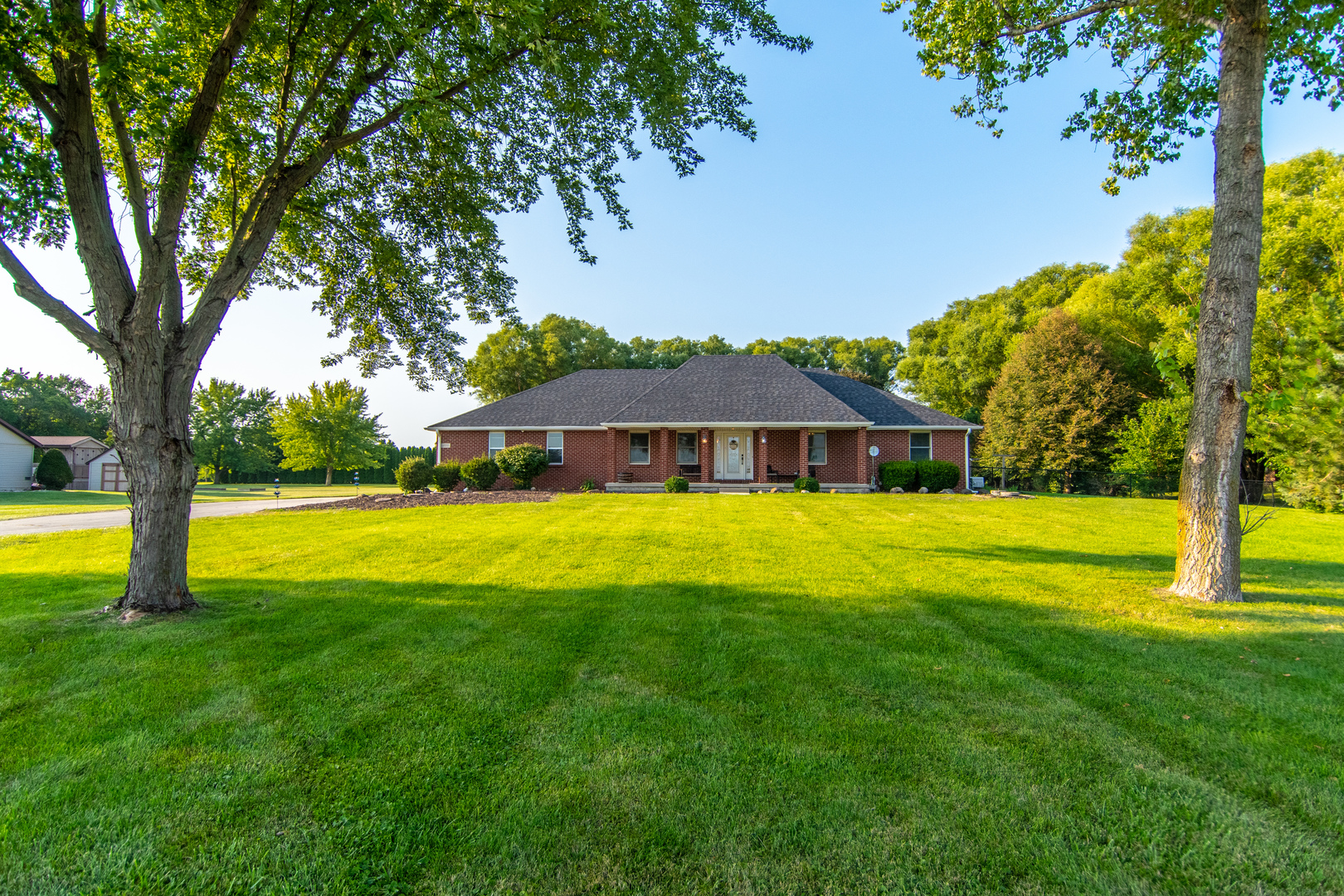1450 Airport Road Morris, IL 60450 - Photo 1 of 43 a front view of house with a garden