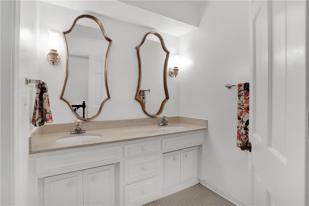 8836 Kirkham Road Indianapolis, IN 46260 - Photo 35 of 54 Gallery Image 35