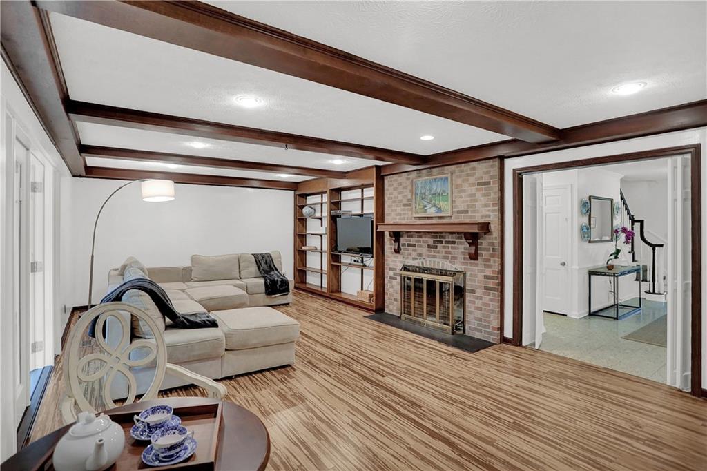 8836 Kirkham Road Indianapolis, IN 46260 - Photo 6 of 54 Gallery Image 6