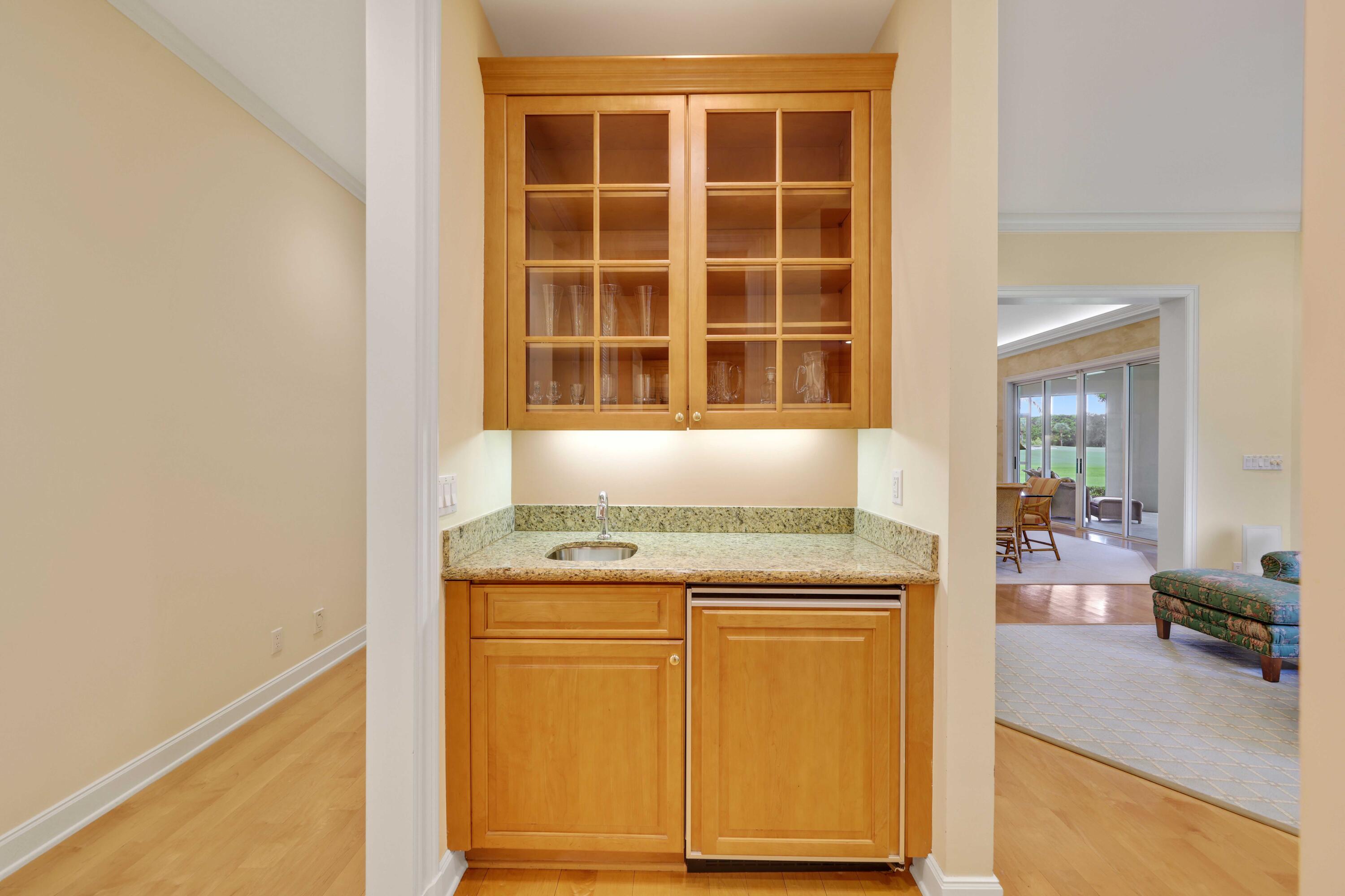 5 Country Road East, Unit A Boynton Beach, FL 33436 - Photo 23 of 50 Wet Bar