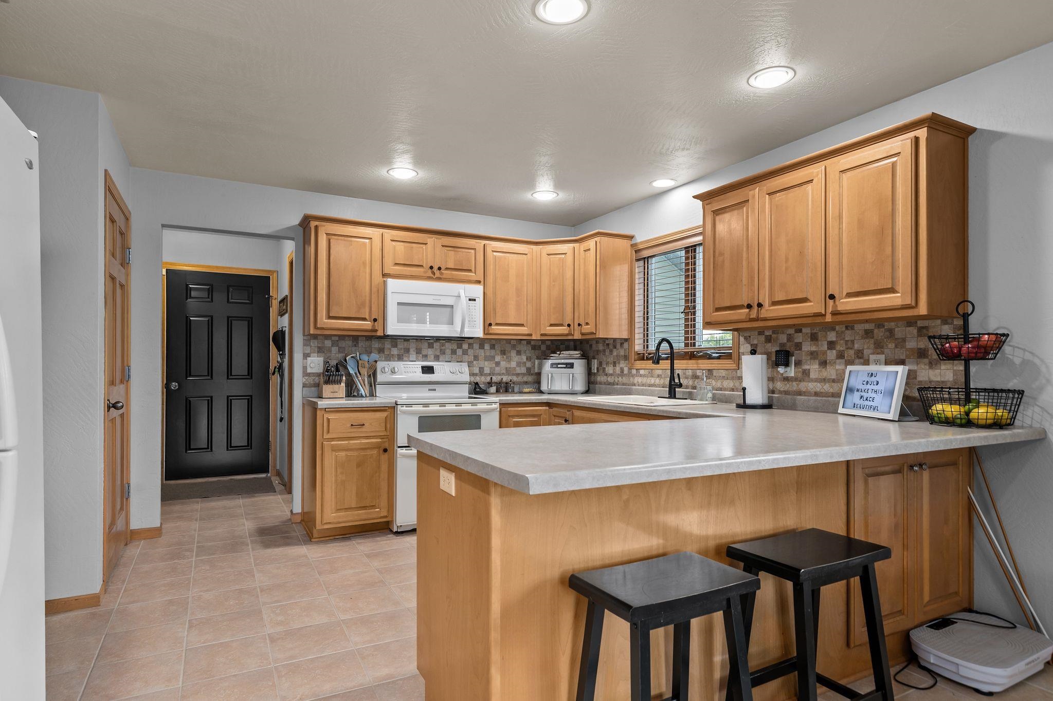 W5546 Mutzy Way Appleton, WI 54915 - Photo 8 of 66