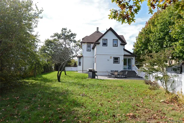 a house view with a outdoor space