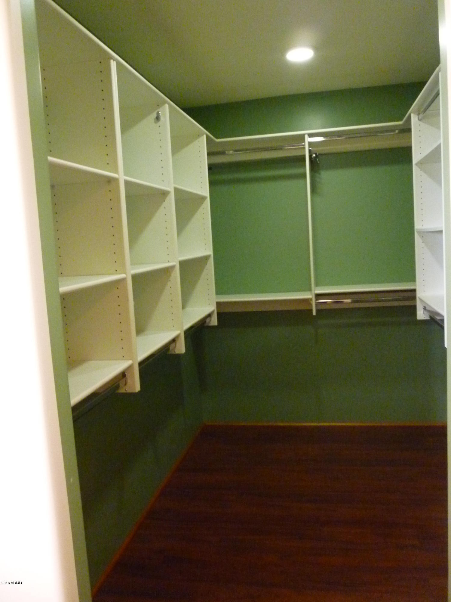 8325 East Valley View Road Scottsdale, AZ 85250 - Photo 21 of 38 21-Master Walk-In