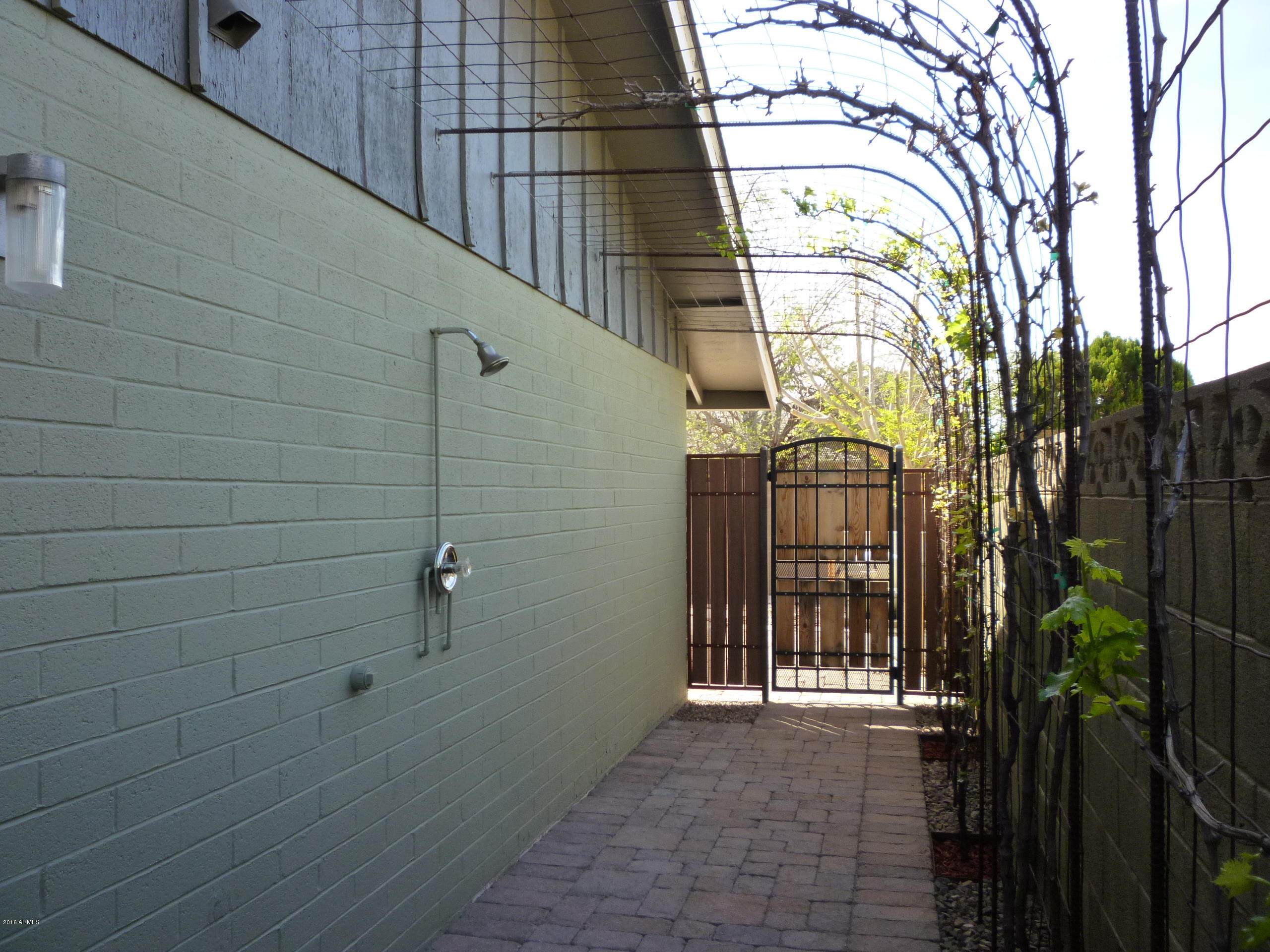 8325 East Valley View Road Scottsdale, AZ 85250 - Photo 22 of 38 22-Outdoor Shower