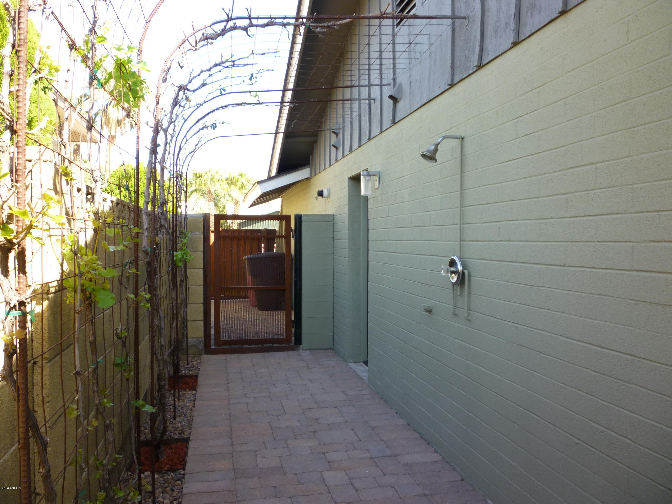 8325 East Valley View Road Scottsdale, AZ 85250 - Photo 23 of 38 23-Outdoor Shower2