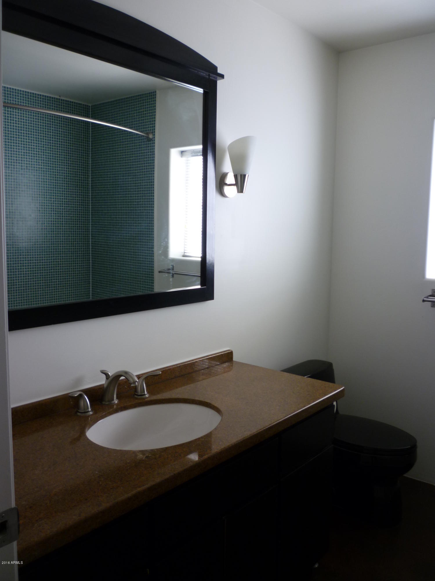 8325 East Valley View Road Scottsdale, AZ 85250 - Photo 25 of 38 25-Hall Bath