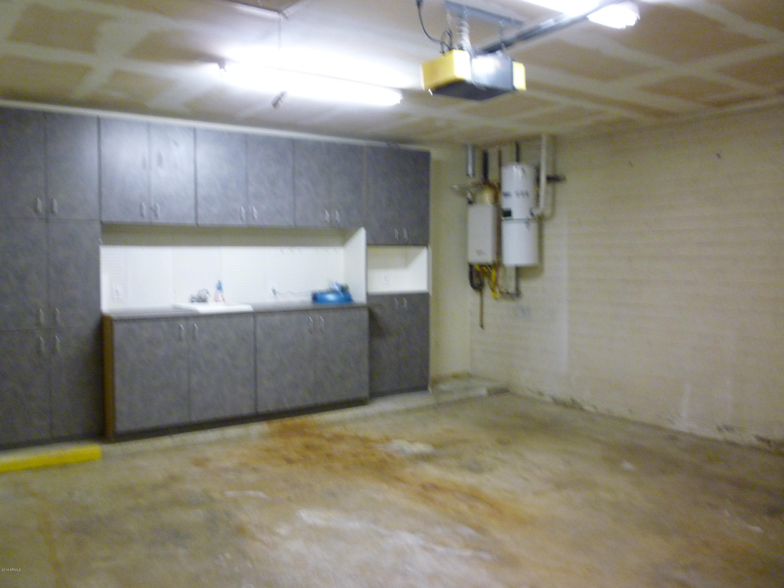 8325 East Valley View Road Scottsdale, AZ 85250 - Photo 30 of 38 30-Garage2