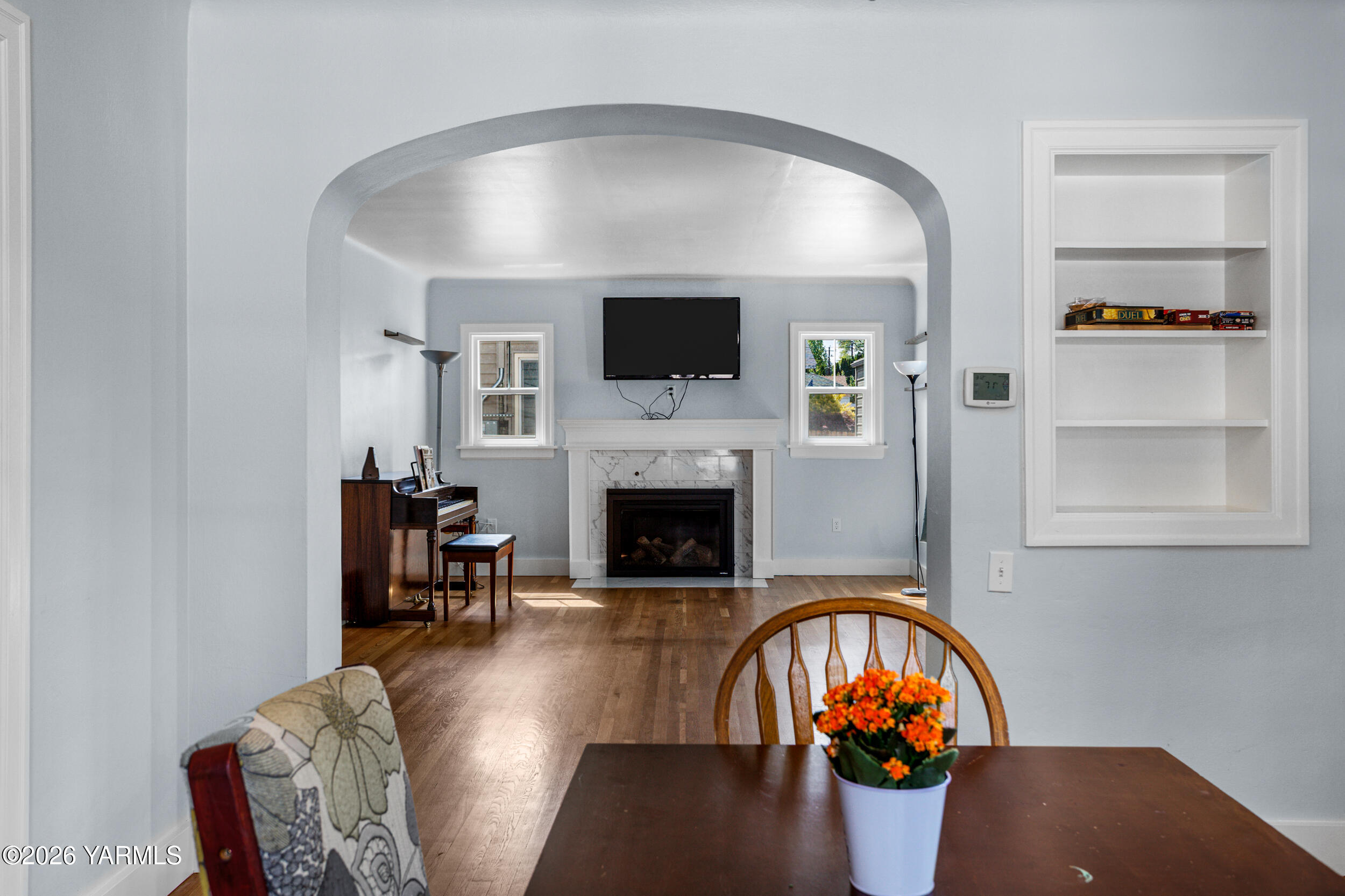 3206 Summitview Avenue Yakima, WA 98902 - Photo 10 of 48 Archway between DR & LR
