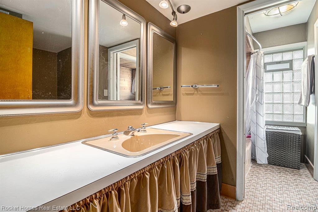 22813 Meridian Road Grosse Ile, MI 48138 - Photo 13 of 26 Gallery Image 13