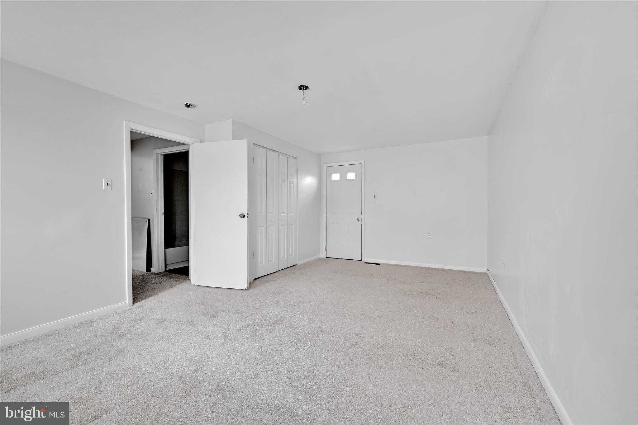 4301 Aston Mills Road Aston, PA 19014 - Photo 22 of 33 an empty room with an entryway
