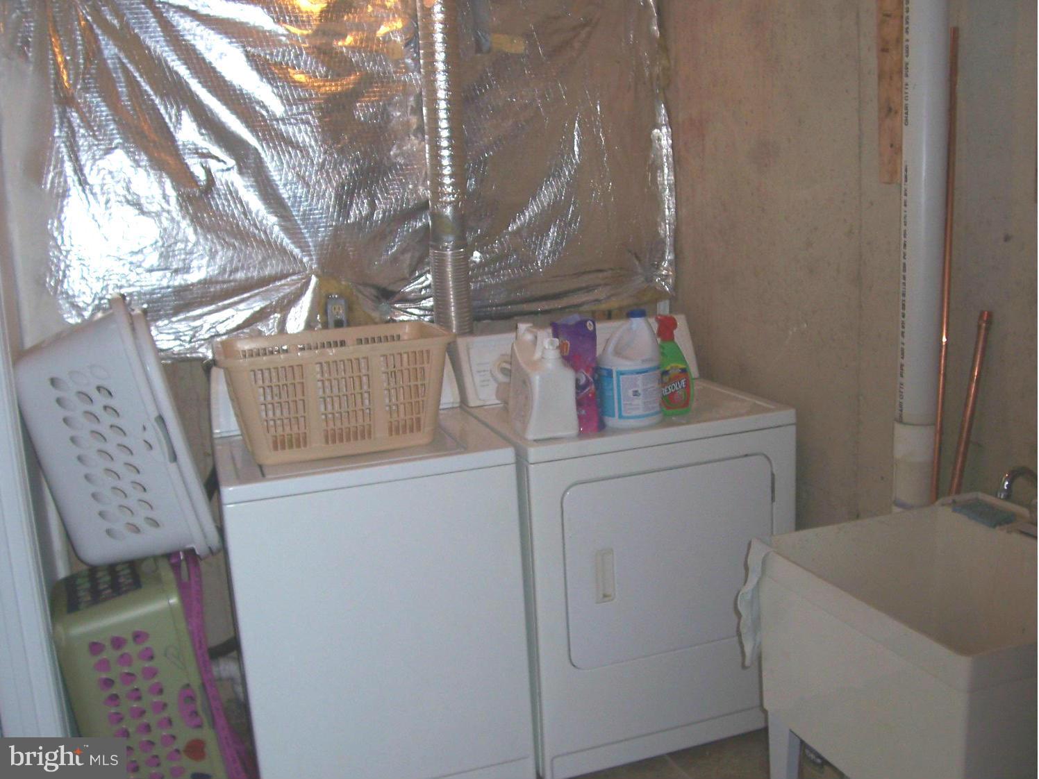 10429 Labrador Loop Manassas, VA 20112 - Photo 22 of 28 Laundry Room